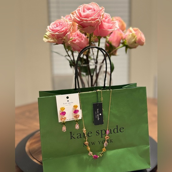 💖Kate Spade Treasure Trove Necklace💖 - Picture 3 of 5